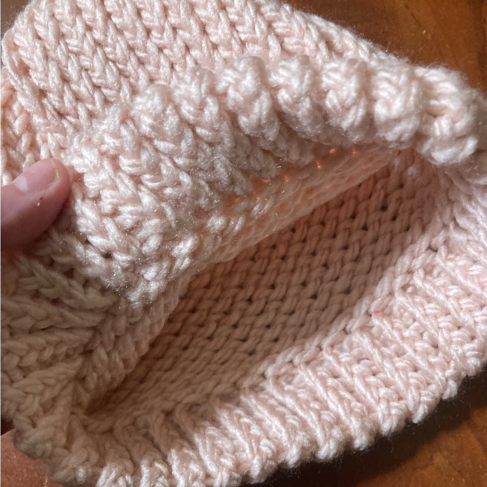 Handmade light pink knit beanie hat - Picture 5 of 8
